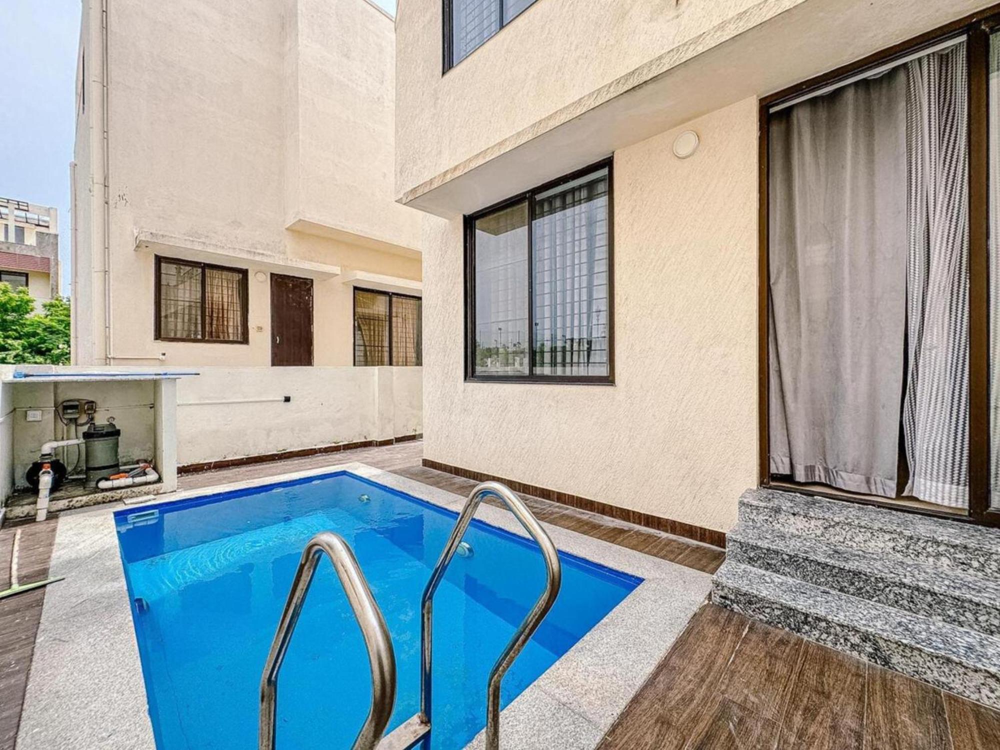 Private Villa With Swimming Pool Csennai Kültér fotó